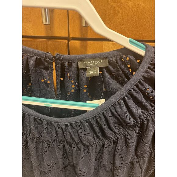 Ann Taylor Factory XL Blue Eyelet Smocked Puff Sleeve Top XL New With Tag - Picture 3 of 4